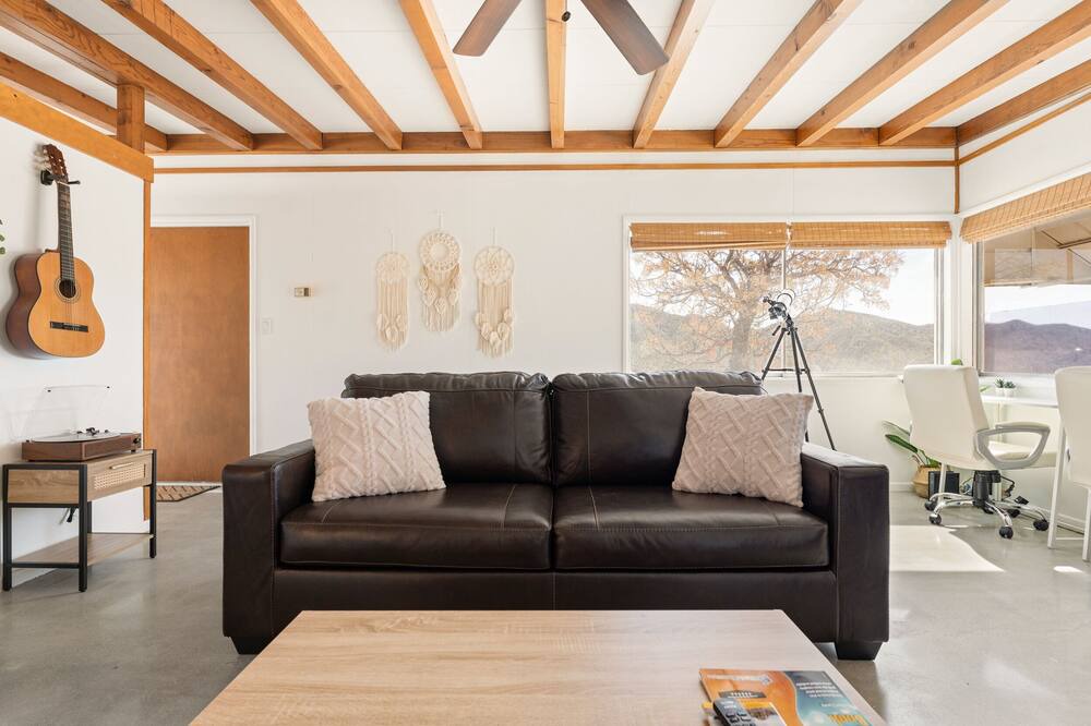 Photo of Livingroom in Morongo Valley