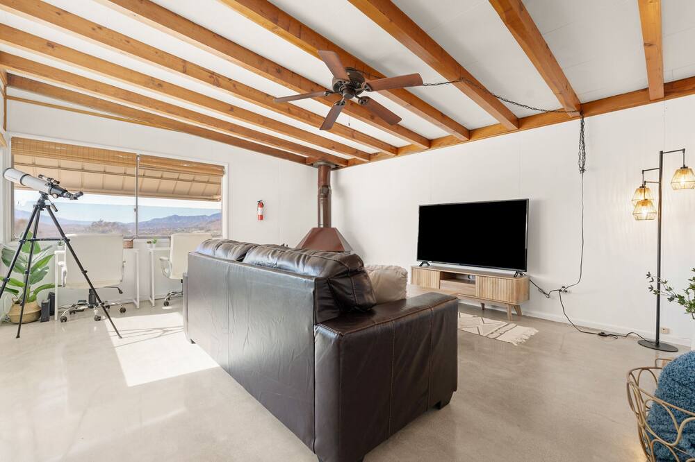 Photo of Livingroom in Morongo Valley