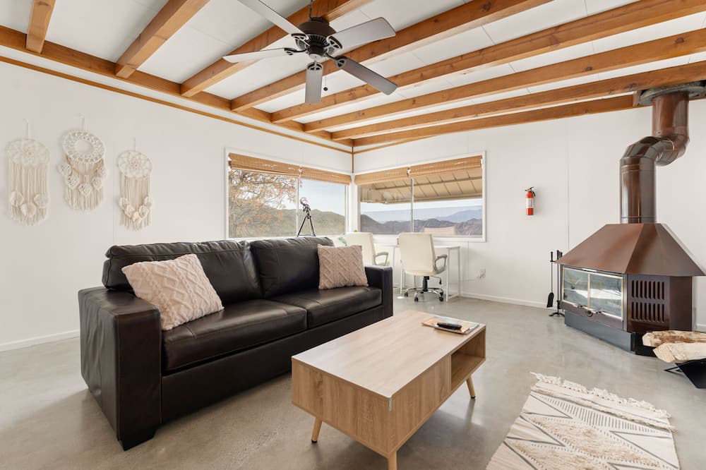 Photo of Livingroom in Morongo Valley