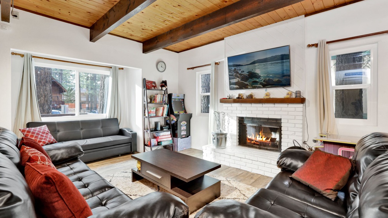 Photo of Livingroom in Summit Estates
