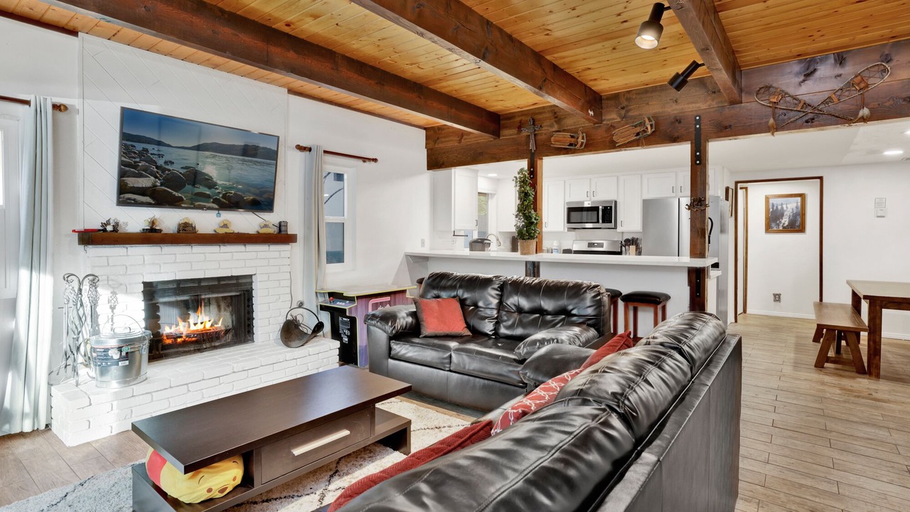 Photo of Livingroom in Summit Estates