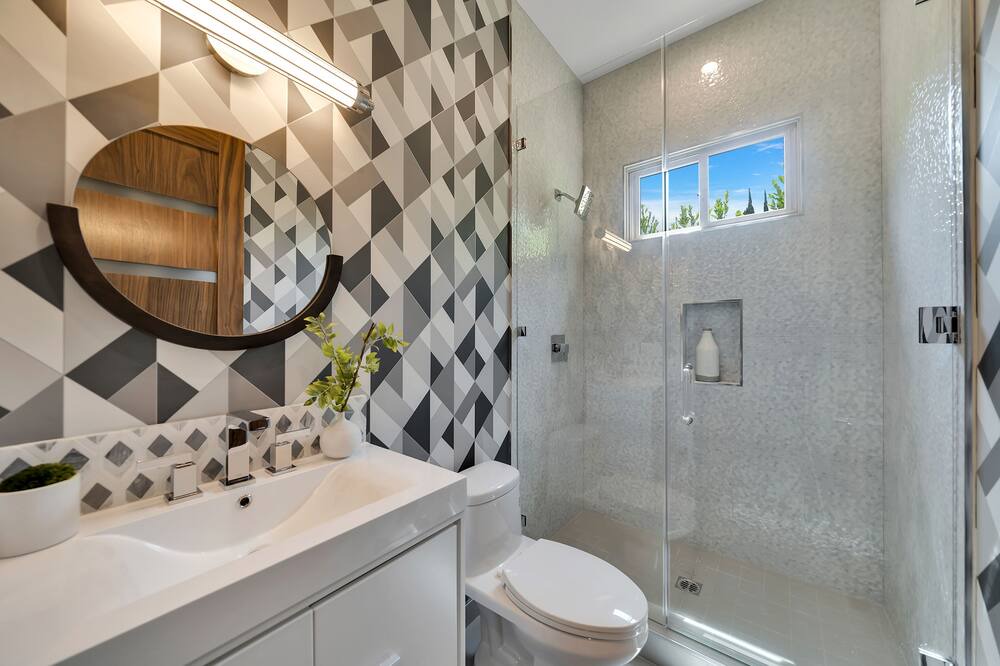 Photo of Bathroom in Beverlywood