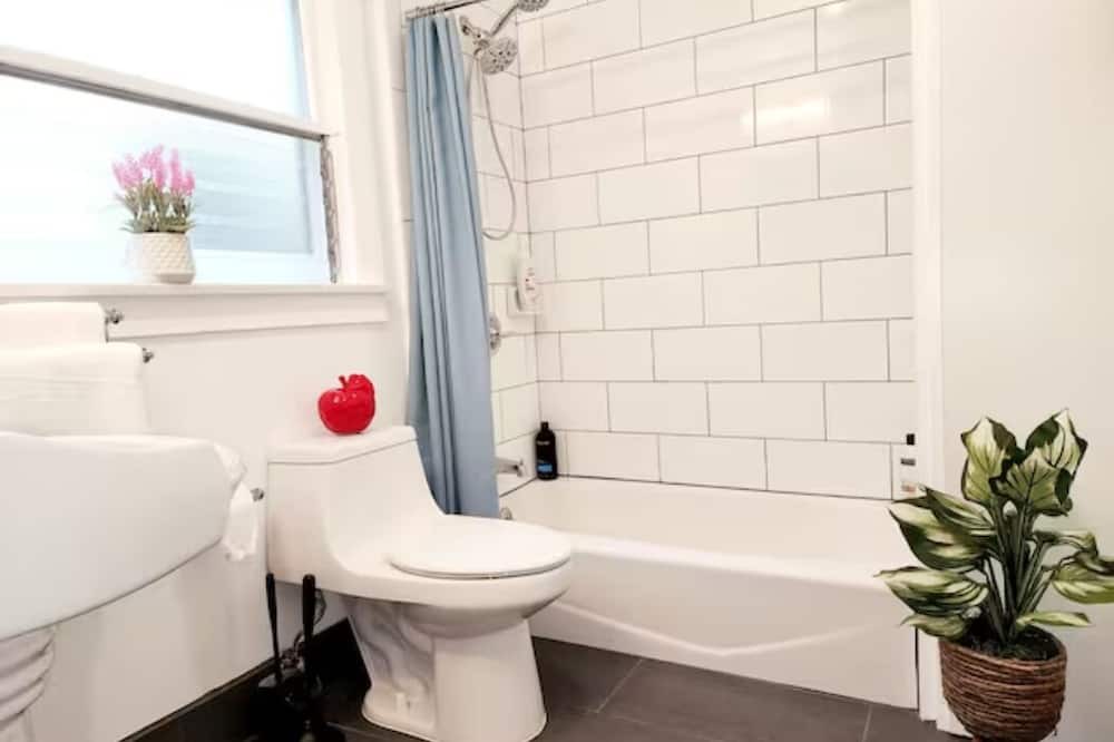 Photo of Bathroom in Alhambra