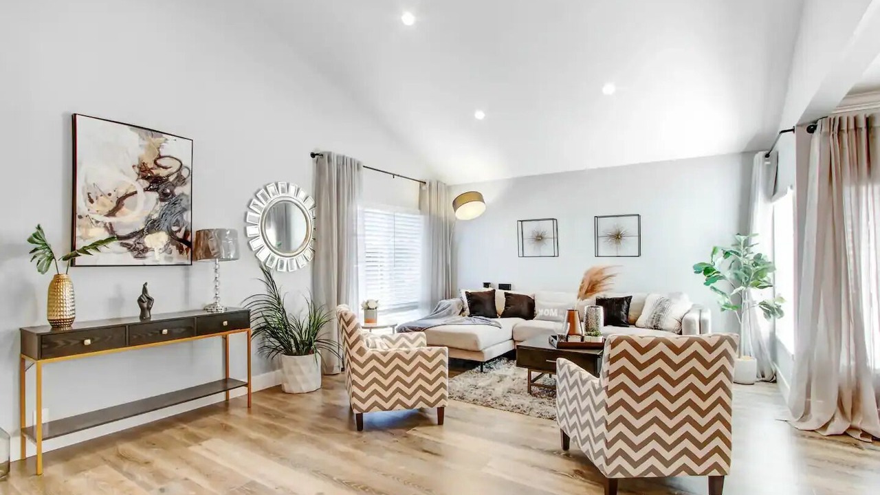 Photo of Livingroom in Fullerton