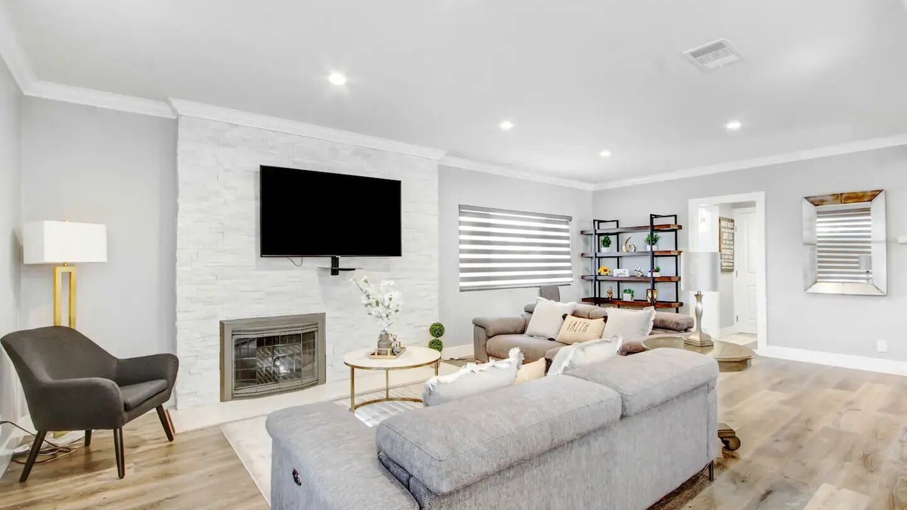 Photo of Livingroom in Fullerton