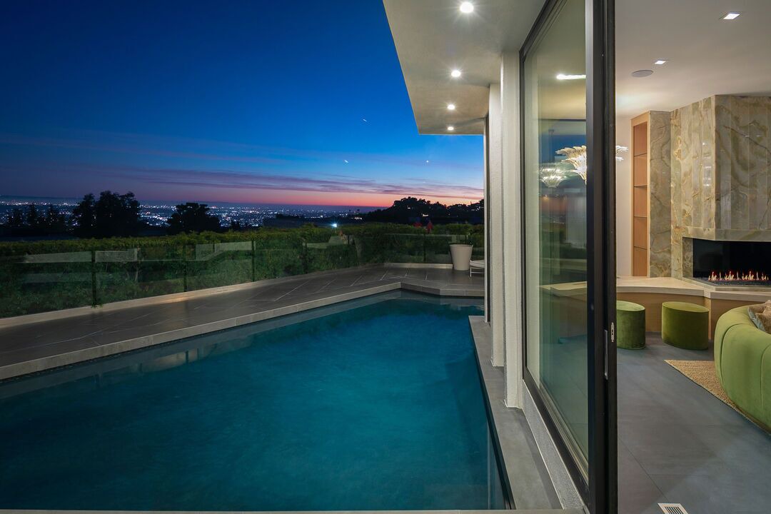 Photo of Outdoor in Hollywood Hills West