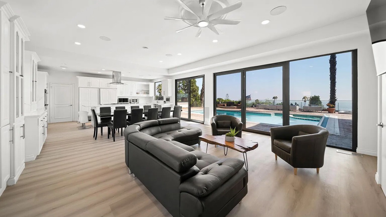 Photo of Livingroom in Hollywood Hills West