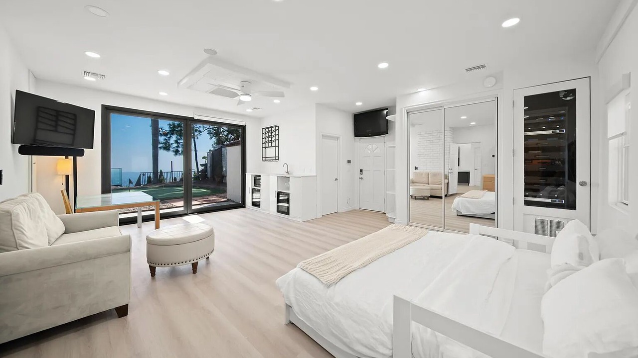 Photo of Others in Hollywood Hills West