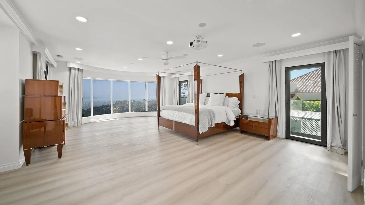 Photo of Others in Hollywood Hills West
