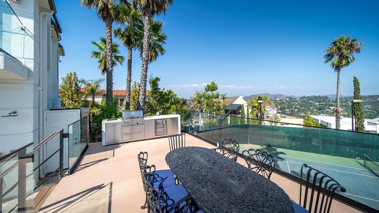 Photo of Outdoor in Hollywood Hills West
