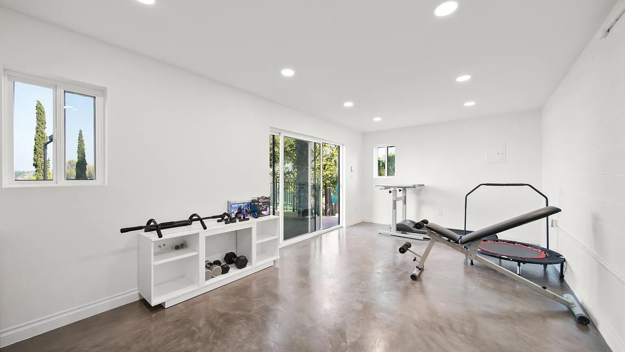 Photo of Others in Hollywood Hills West