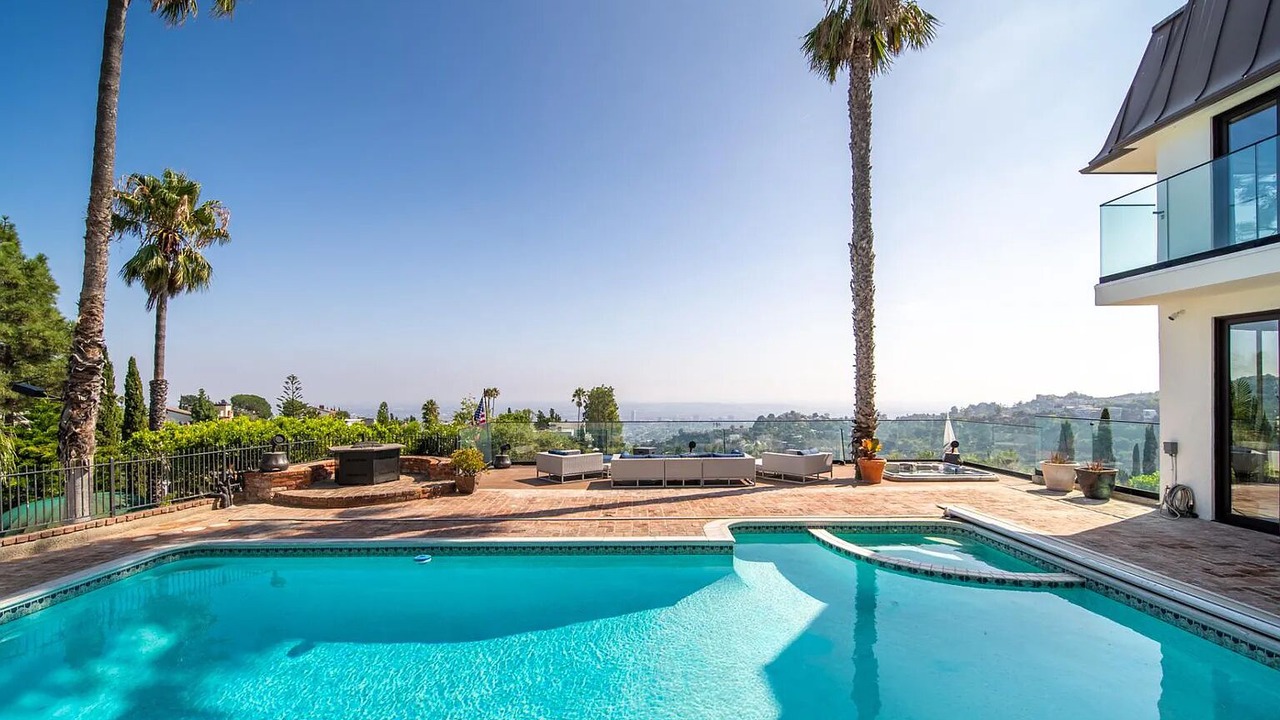 Photo of Outdoor in Hollywood Hills West
