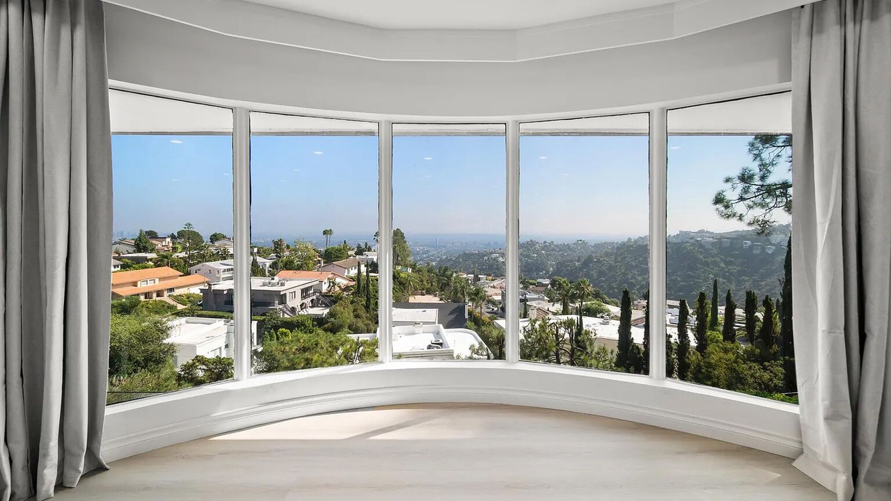 Photo of Others in Hollywood Hills West