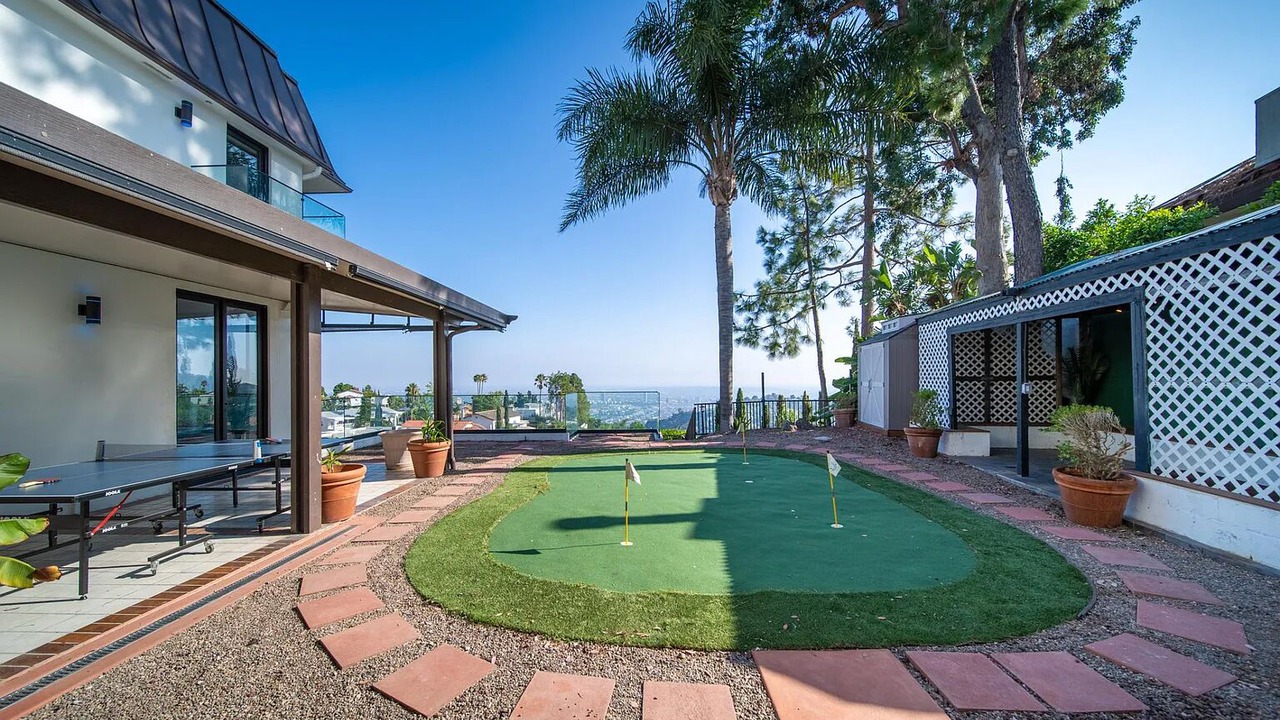 Photo of Outdoor in Hollywood Hills West