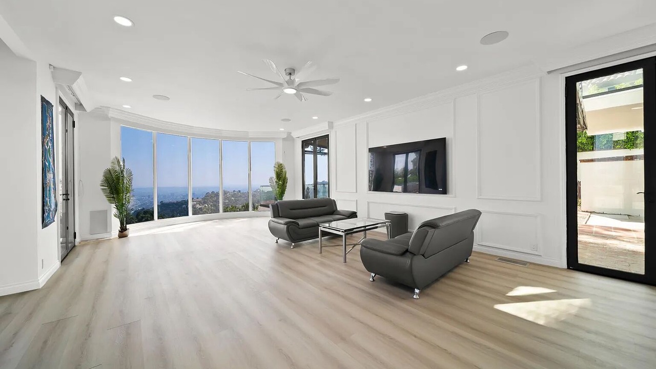 Photo of Livingroom in Hollywood Hills West