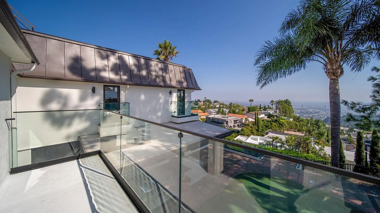 Photo of Patio Balcony in Hollywood Hills West