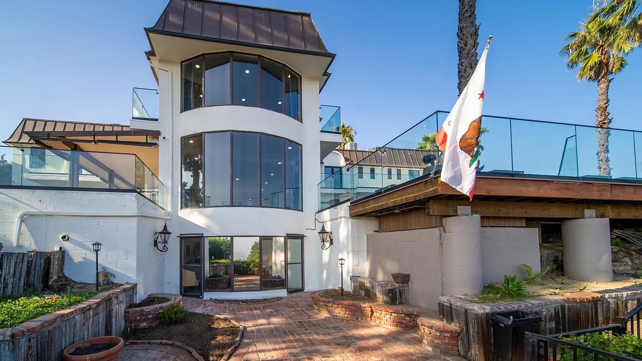 Photo of Outdoor in Hollywood Hills West