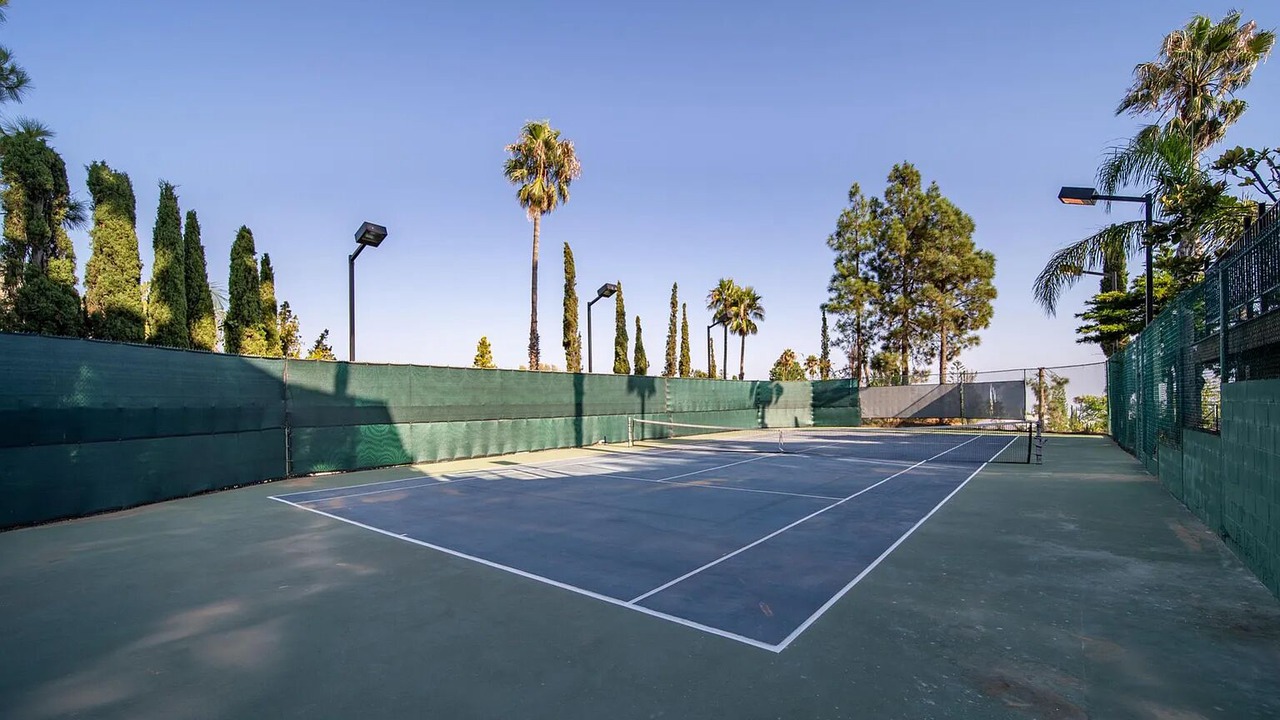 Photo of Others in Hollywood Hills West