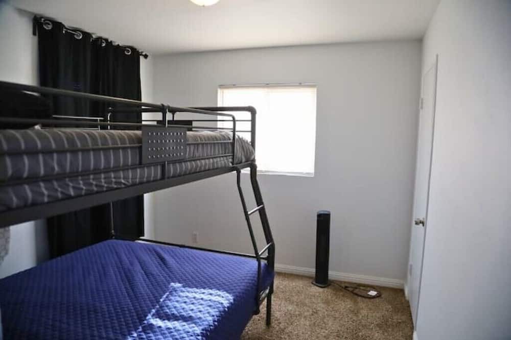 Photo of Bedroom in Barstow
