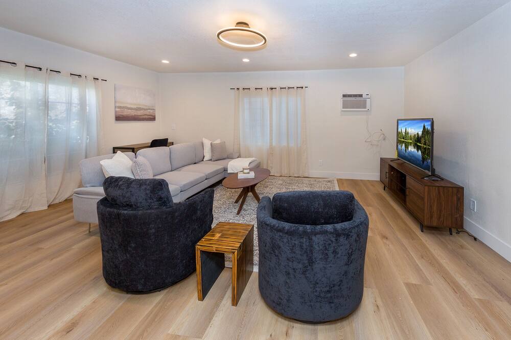 Photo of Livingroom in Carthay Circle