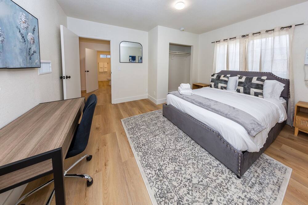 Photo of Bedroom in Carthay Circle