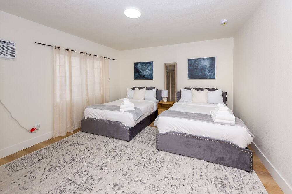 Photo of Bedroom in Carthay Circle