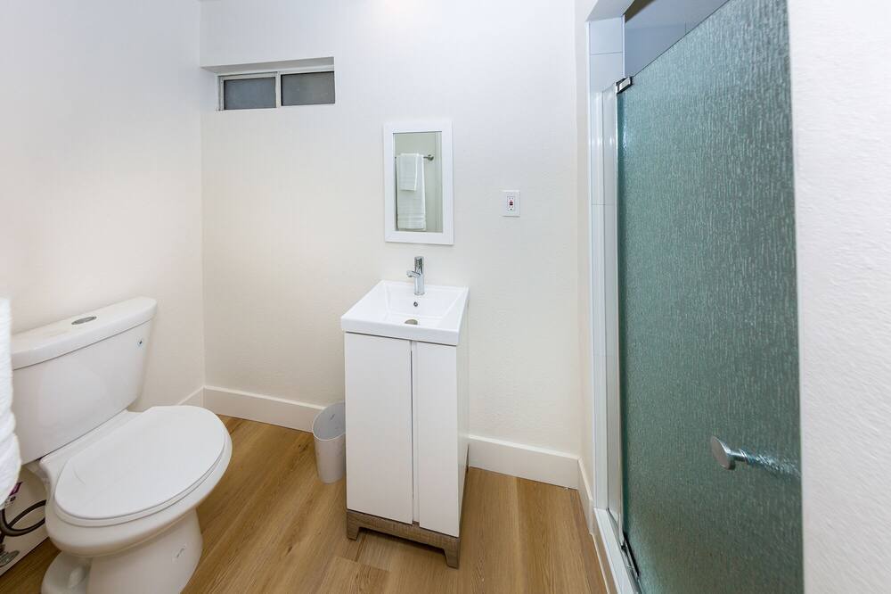 Photo of Bathroom in Carthay Circle