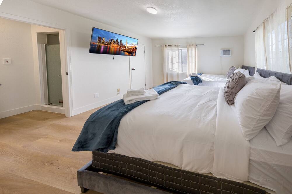 Photo of Bedroom in Carthay Circle