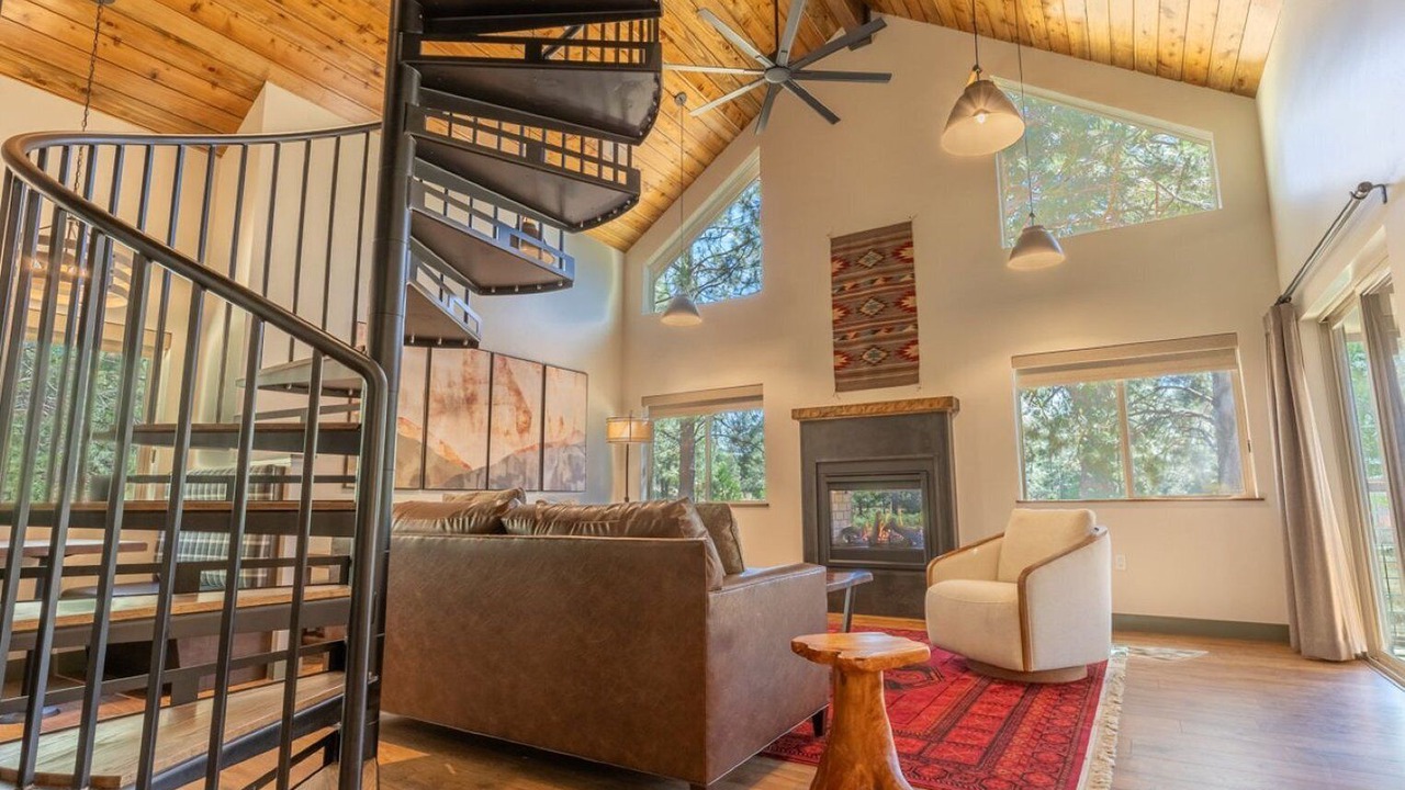 Photo of Livingroom in Groveland