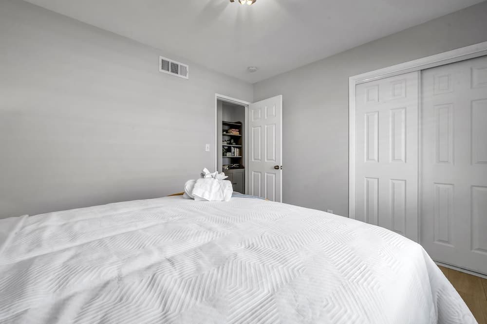Photo of Bedroom in Lake Balboa