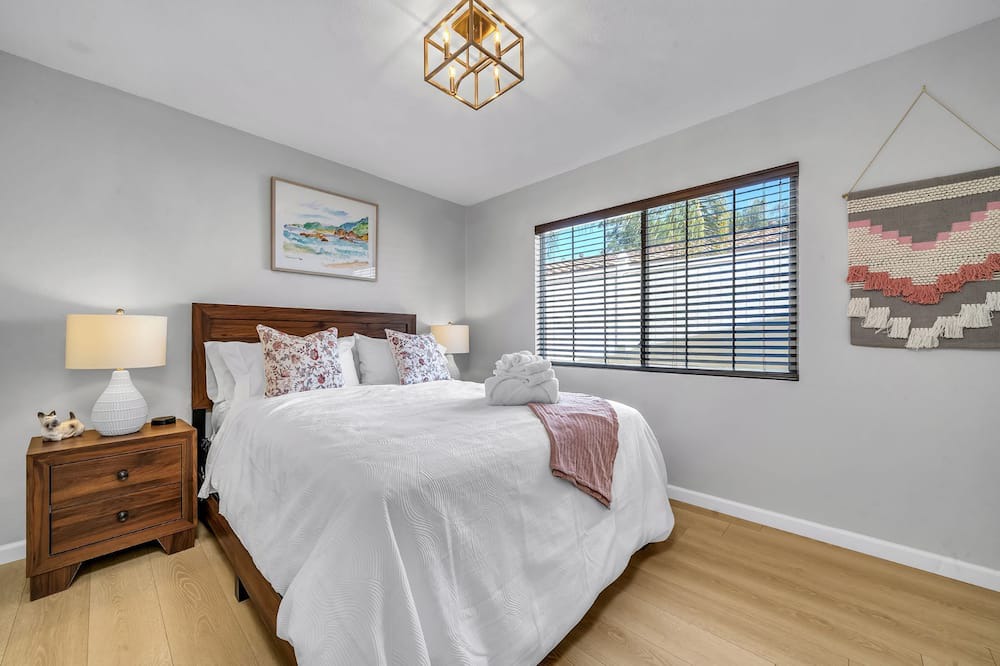 Photo of Bedroom in Lake Balboa