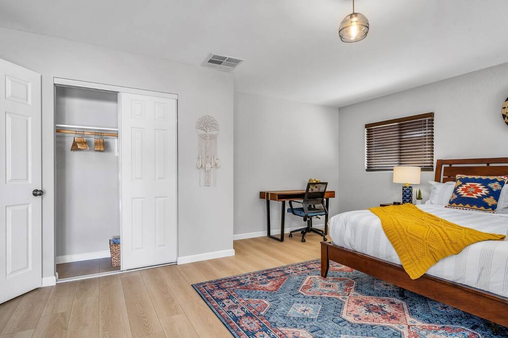 Photo of Bedroom in Lake Balboa