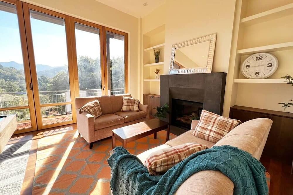 Photo of Livingroom in San Anselmo