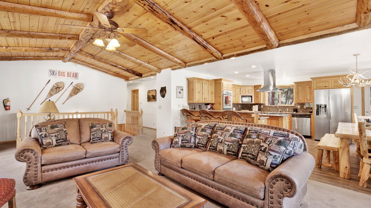 Photo of Livingroom in Summit Estates