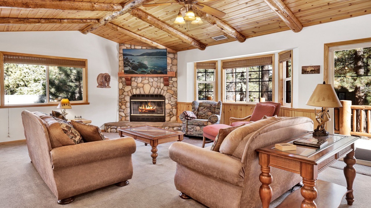 Photo of Livingroom in Summit Estates