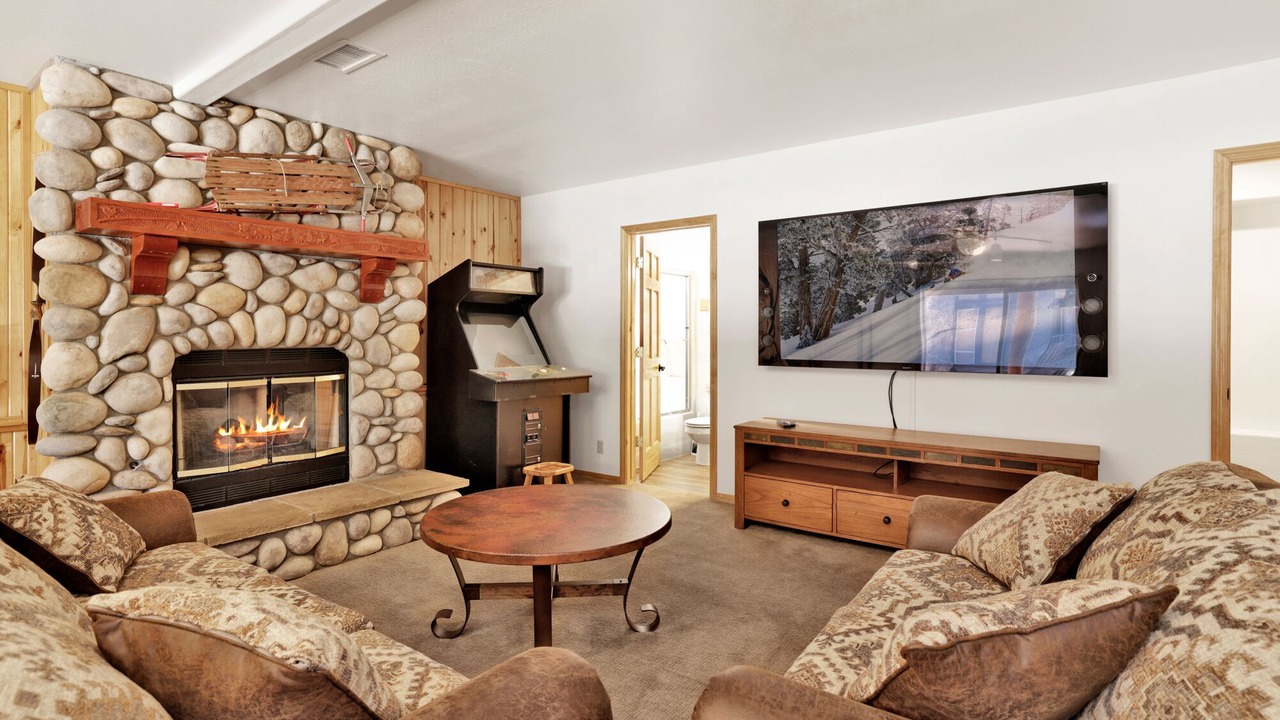Photo of Livingroom in Summit Estates