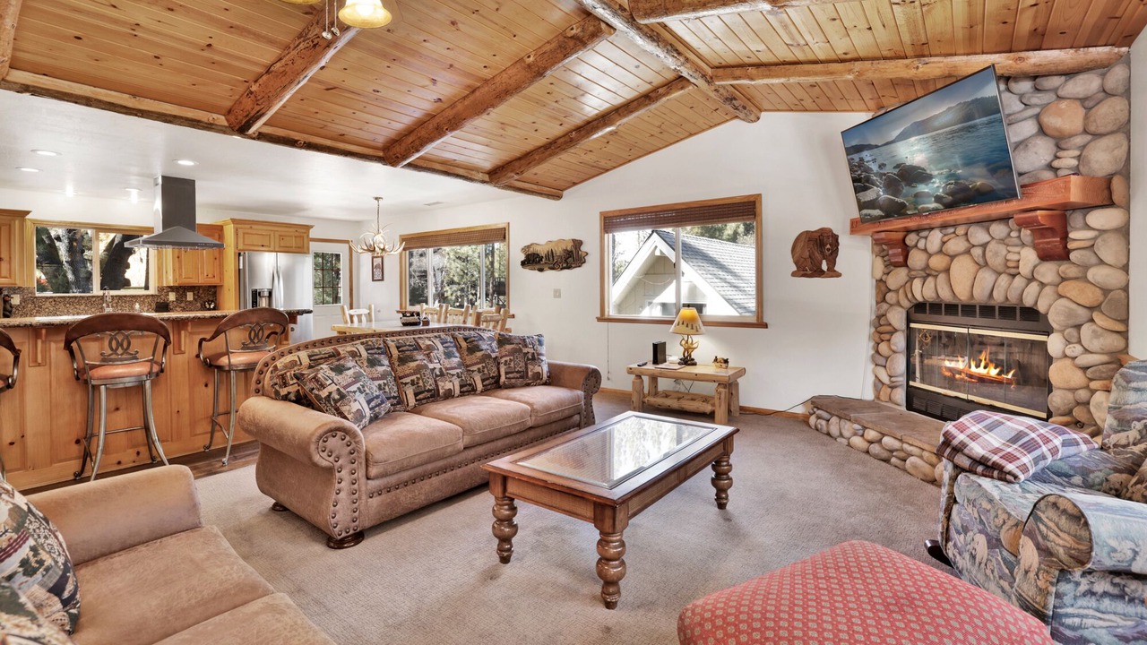Photo of Livingroom in Summit Estates