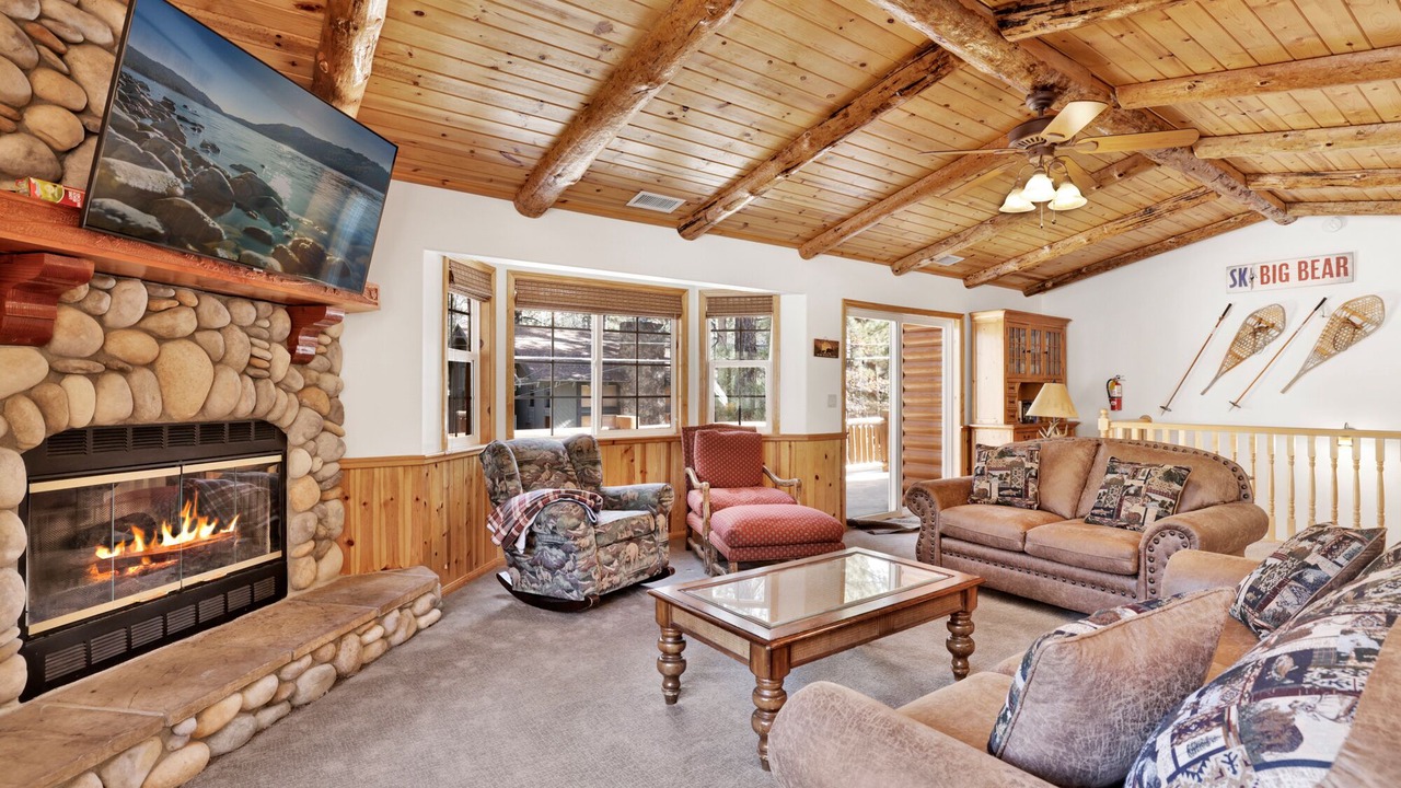 Photo of Livingroom in Summit Estates