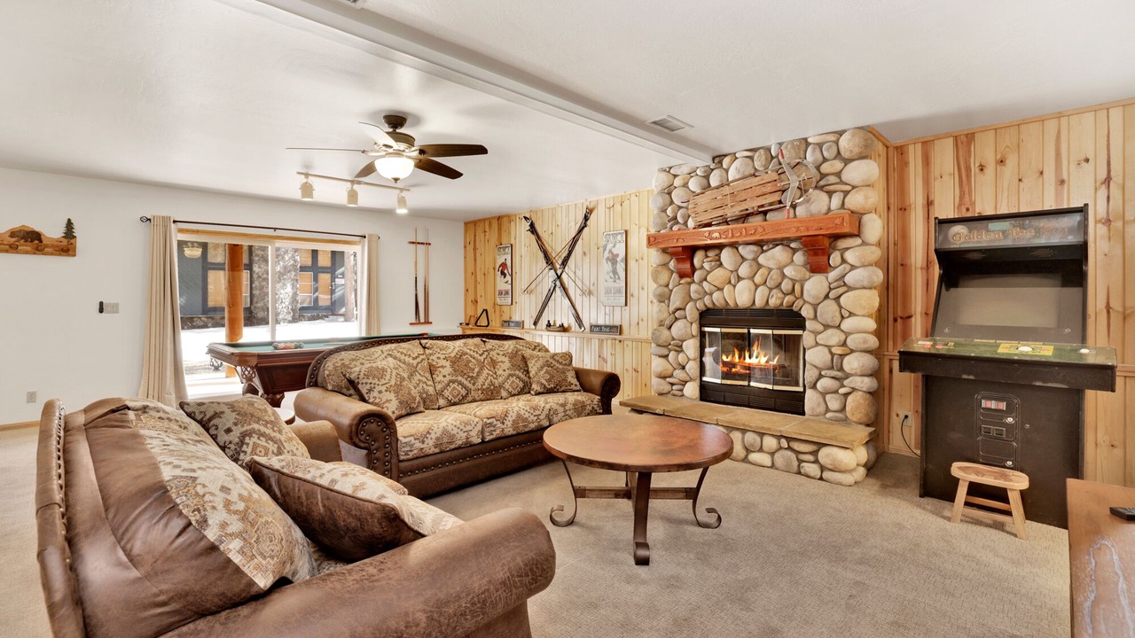 Photo of Livingroom in Summit Estates