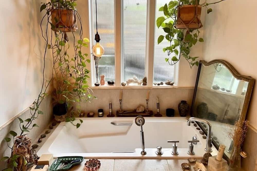 Photo of Bathroom in Fernwood