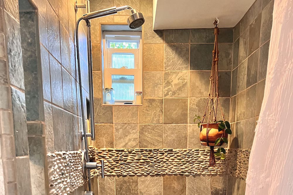 Photo of Bathroom in Fernwood