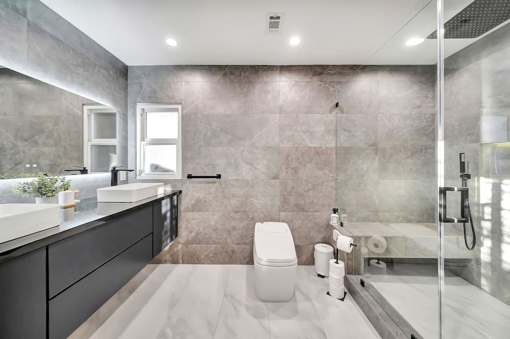 Photo of Bathroom in Warner Center