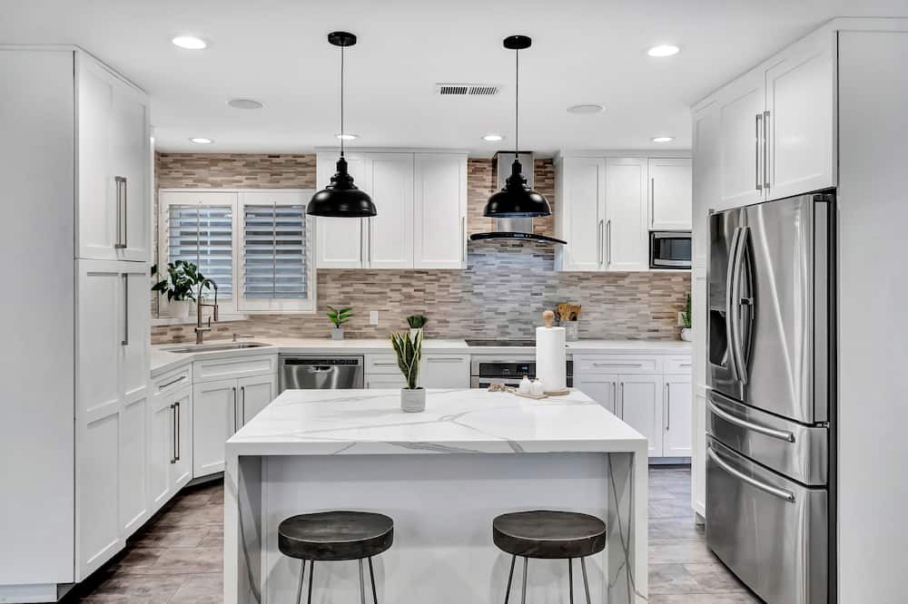 Photo of Kitchen in Warner Center
