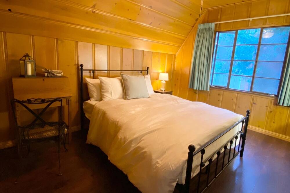 Photo of Bedroom in Cedar Glen