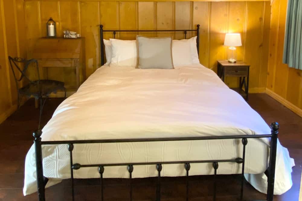 Photo of Bedroom in Cedar Glen