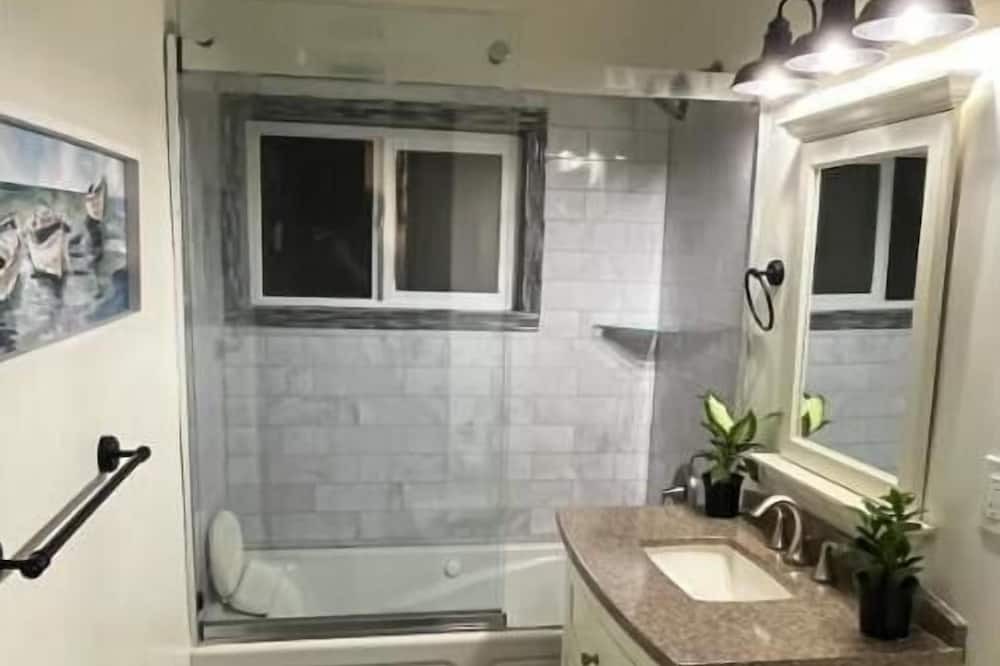 Photo of Bathroom in Cedar Glen