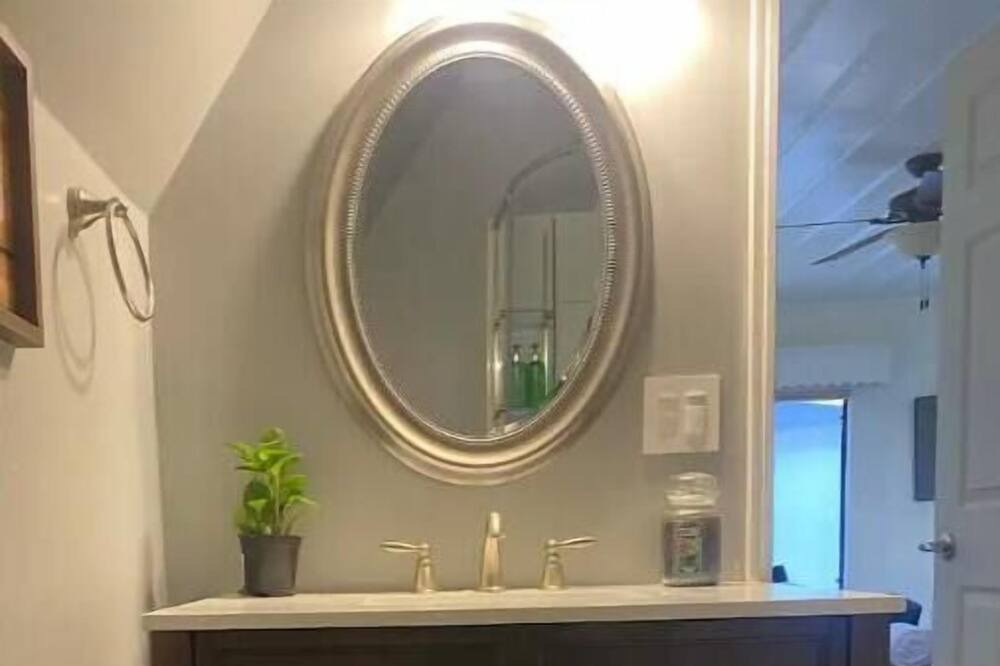Photo of Bathroom in Cedar Glen