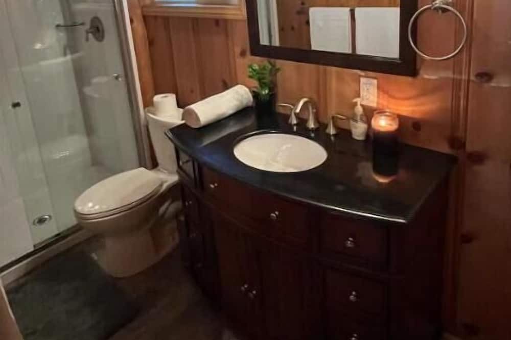 Photo of Bathroom in Cedar Glen