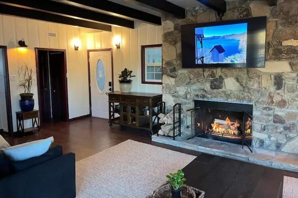 Photo of Livingroom in Cedar Glen