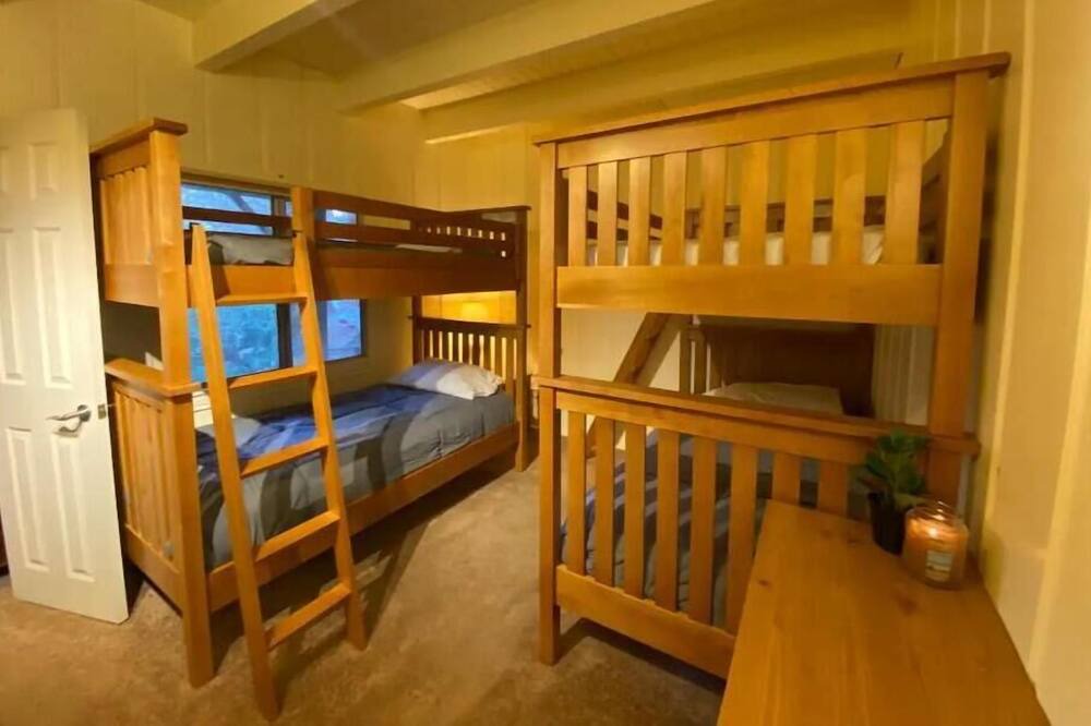 Photo of Bedroom in Cedar Glen